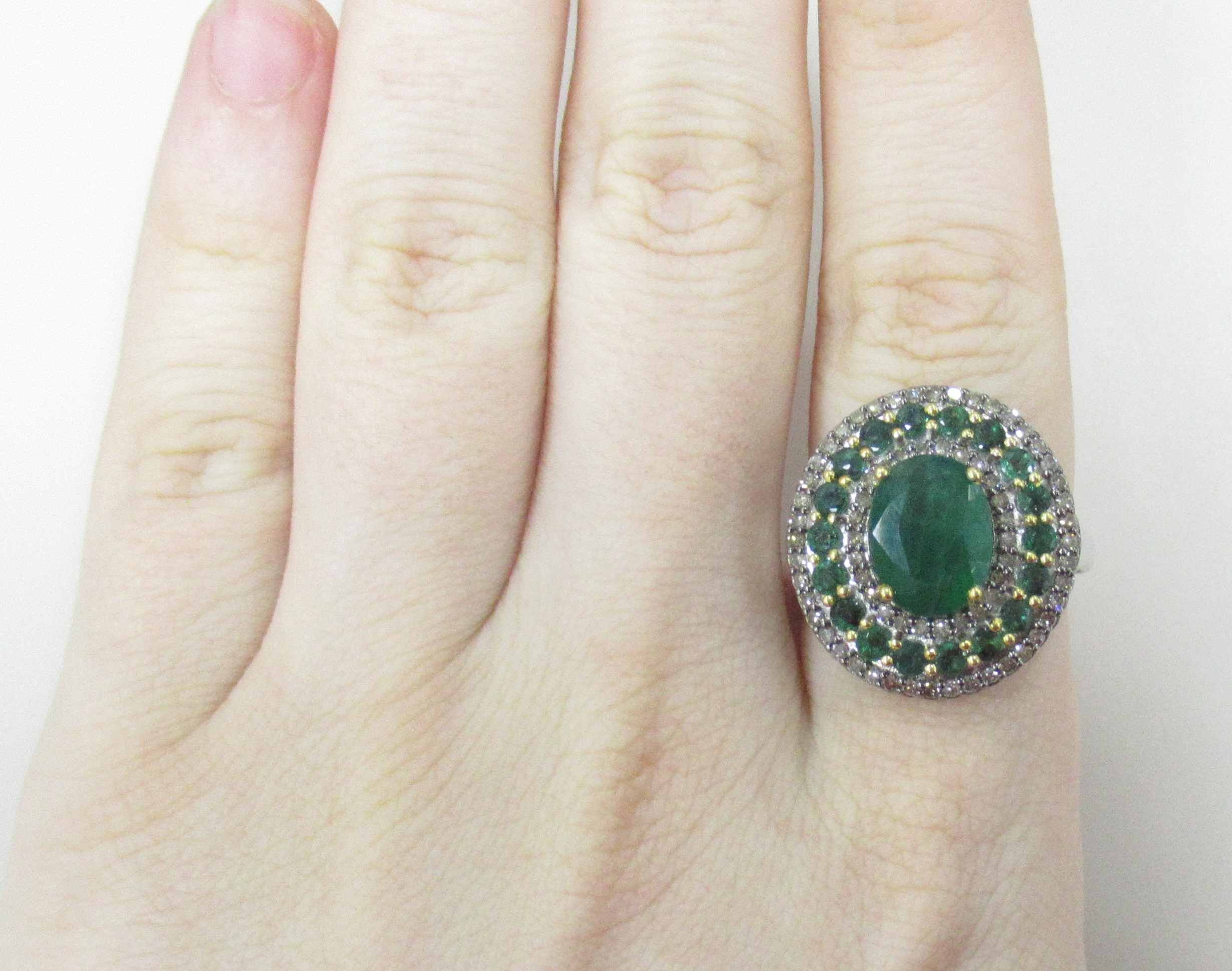 Серебряное кольцо 925 пробы; вставки 1 Агат зеленый; 12 Фианит бесцв.;